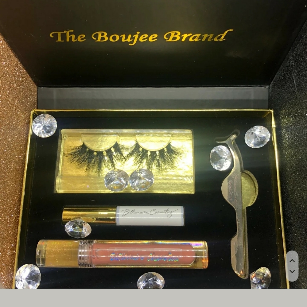 All natural 💄 makeup. Lip scrubs with rose petals